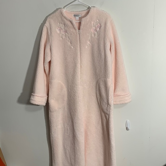 Miss Elaine plush robe light pink, Size Med, full zipper, very good condition - Picture 1 of 12